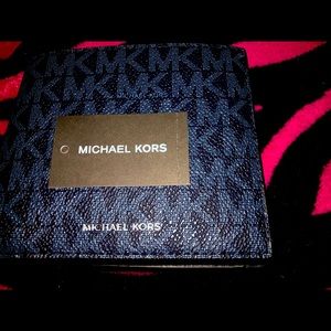 Micheal kors men wallet